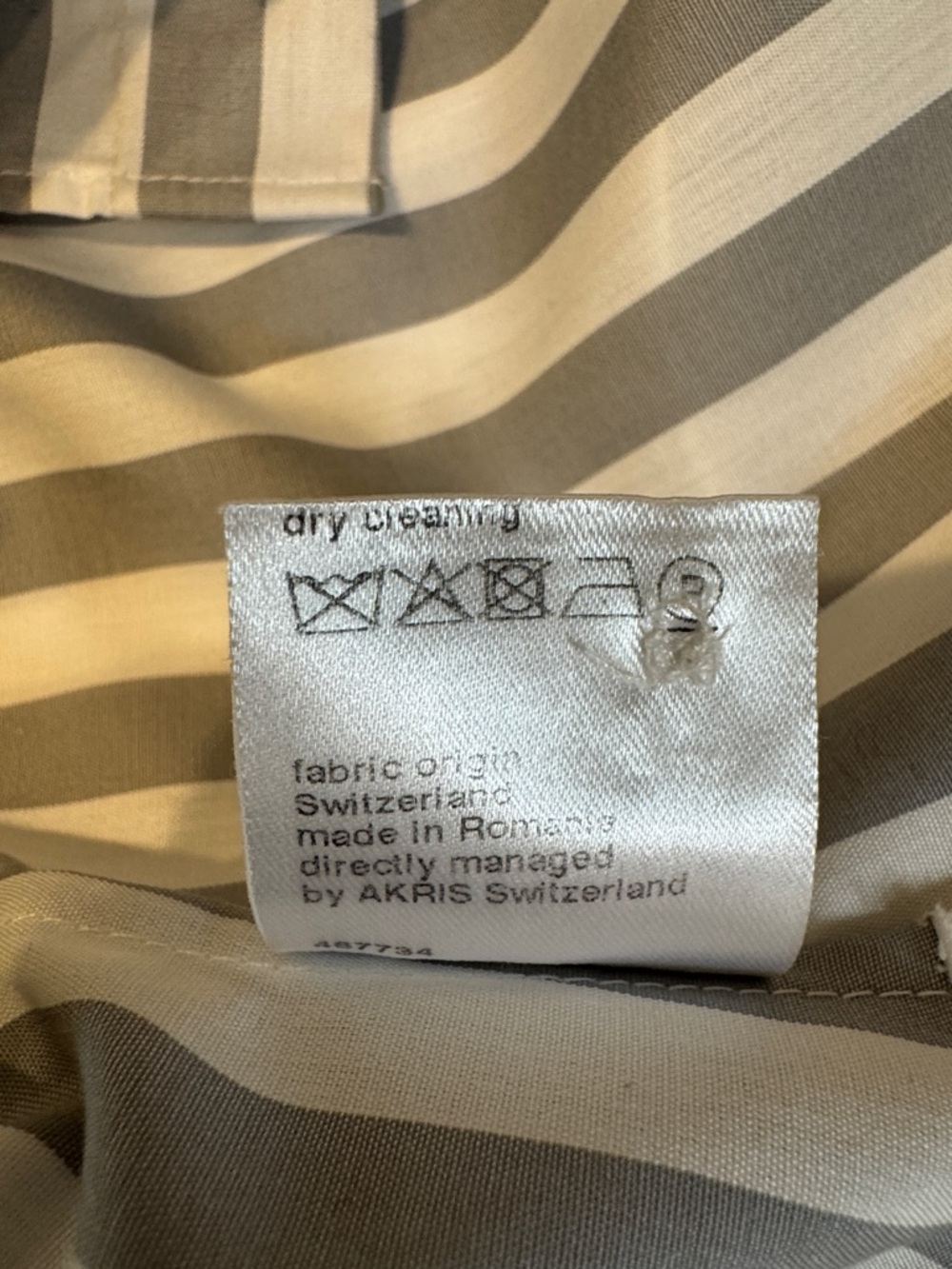 PRICE FIRM Akris Punto Gray and White Womens Mandarin Collar Shirt Size 8 - Picture 5 of 12